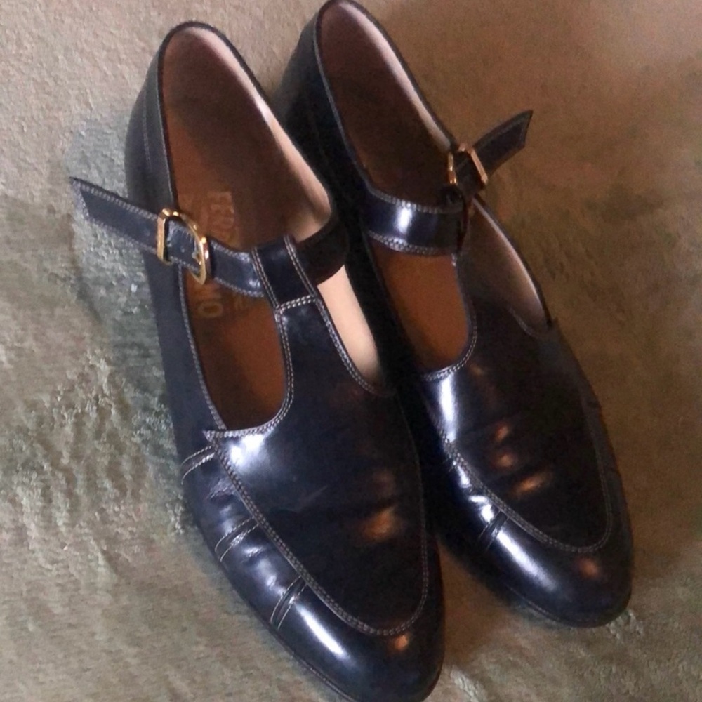 Salvatore Ferragamo Navy T-strap Leather Loafers Flats Sz. 9.5